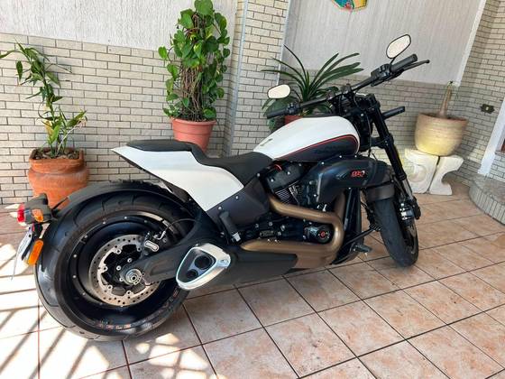 HARLEY-DAVIDSON SOFTAIL FXDR 114 